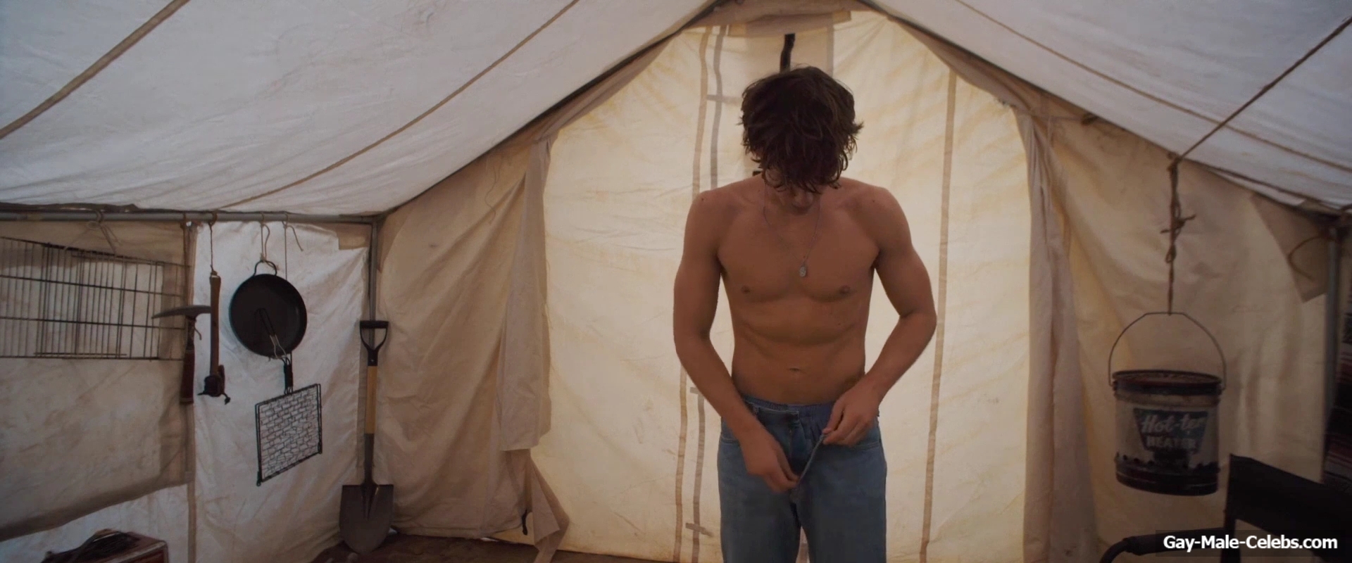 Hunter Doohan nude in The Wilderness