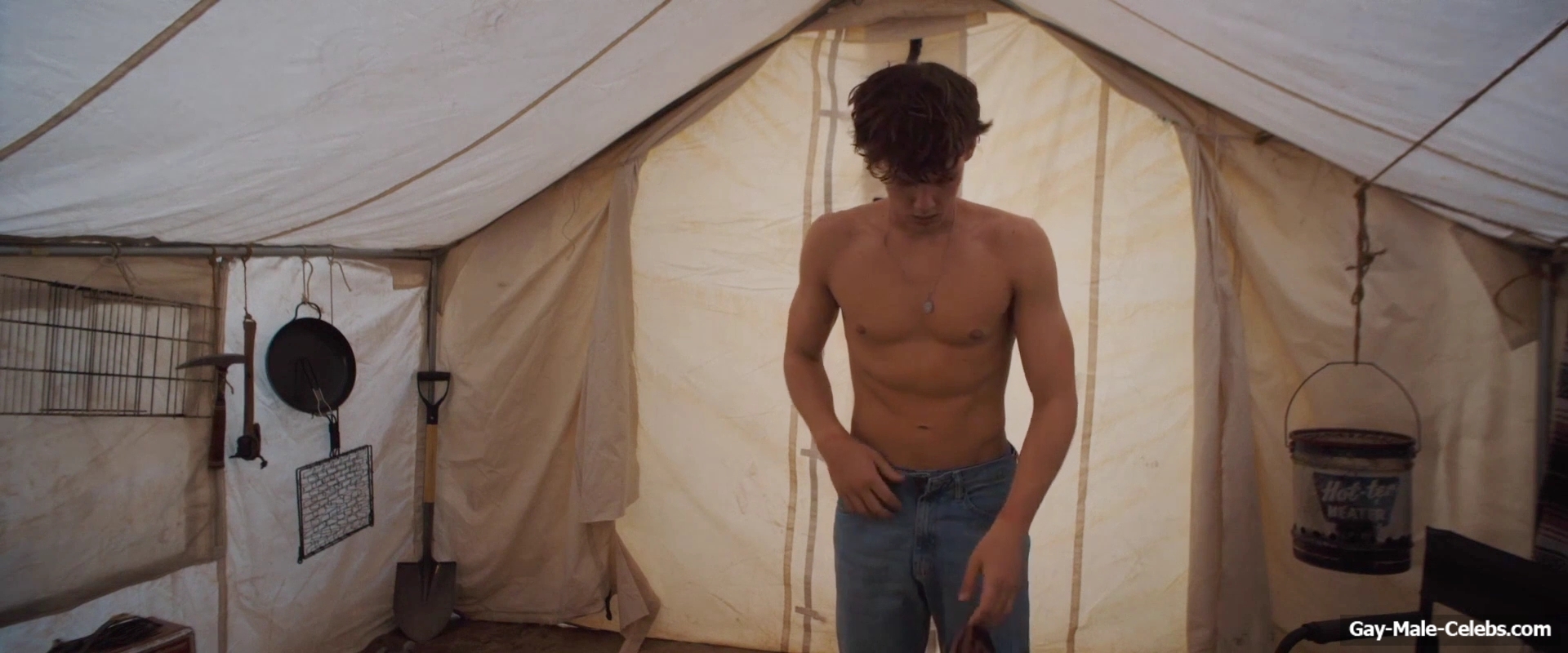 Hunter Doohan nude in The Wilderness