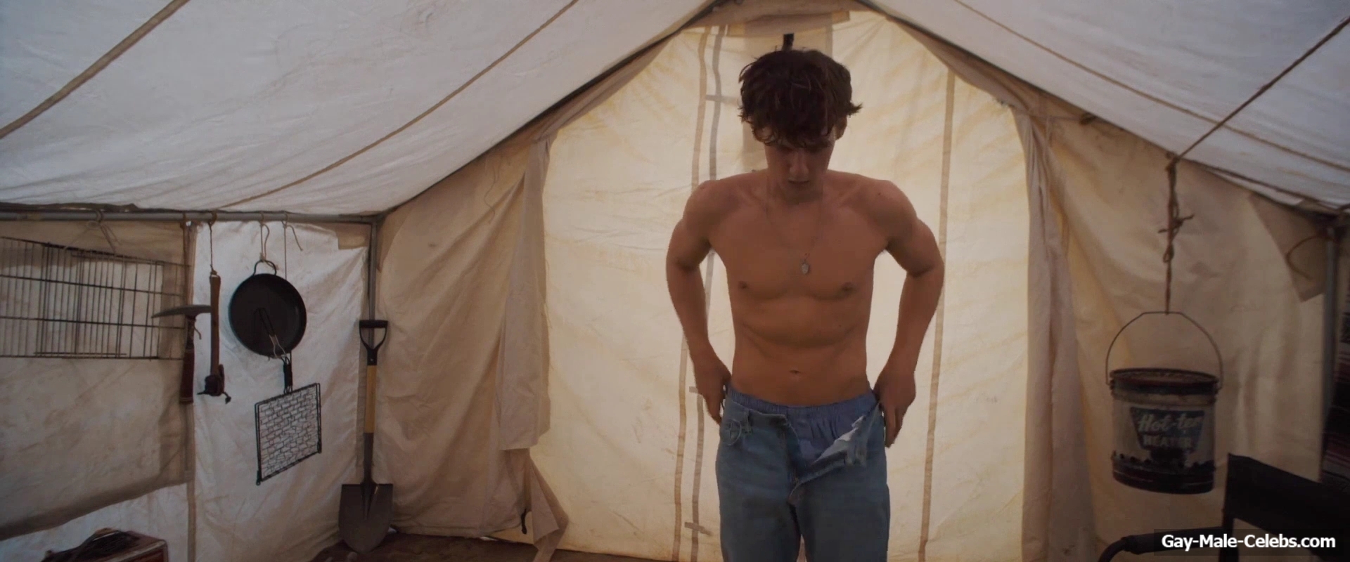 Hunter Doohan nude in The Wilderness