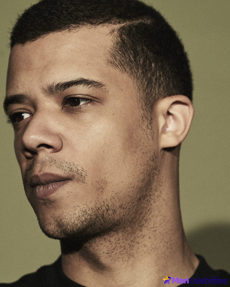 Jacob Anderson sexy pics
