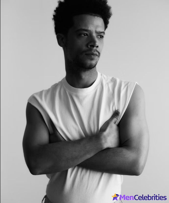 Jacob Anderson sexy pics