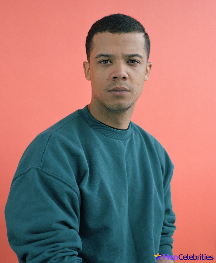 Jacob Anderson sexy pics