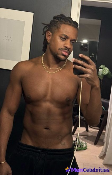 Jeremy Pope nude selfie