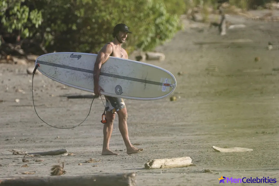 Justin Baldoni Shirtless at the Costa Rica Beach