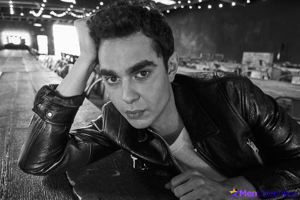 Max Minghella sexy pics