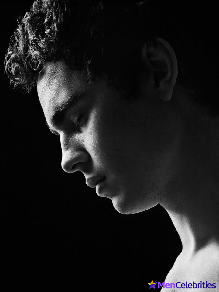 Max Minghella sexy pics