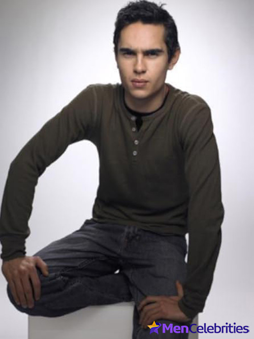 Max Minghella sexy pics