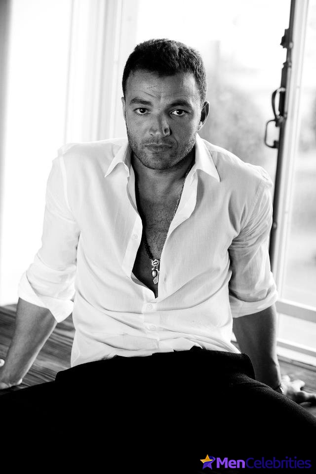 Nick E Tarabay sexy