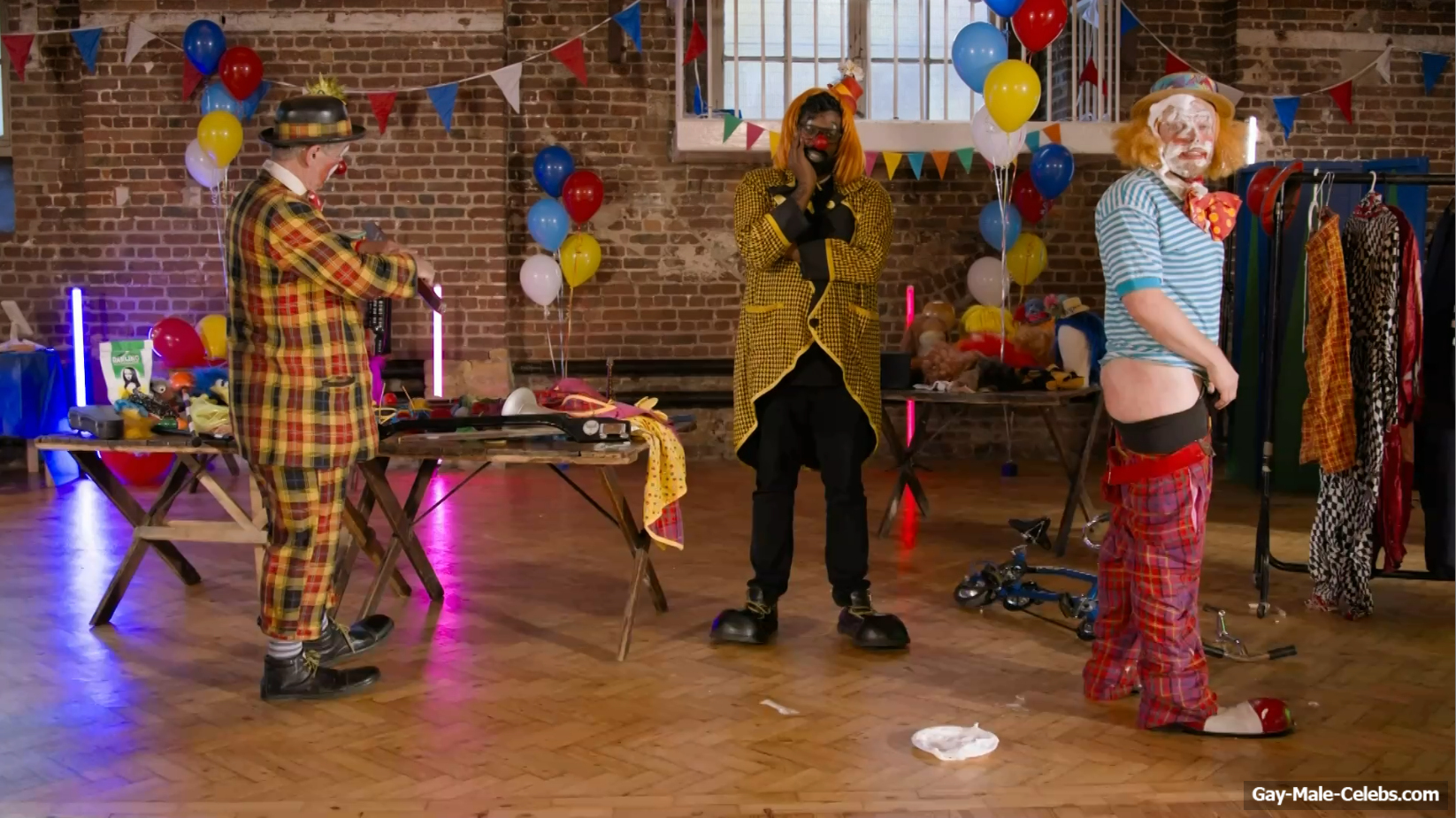 Rob Beckett and Romesh Ranganathan nude in Rob vs Romesh