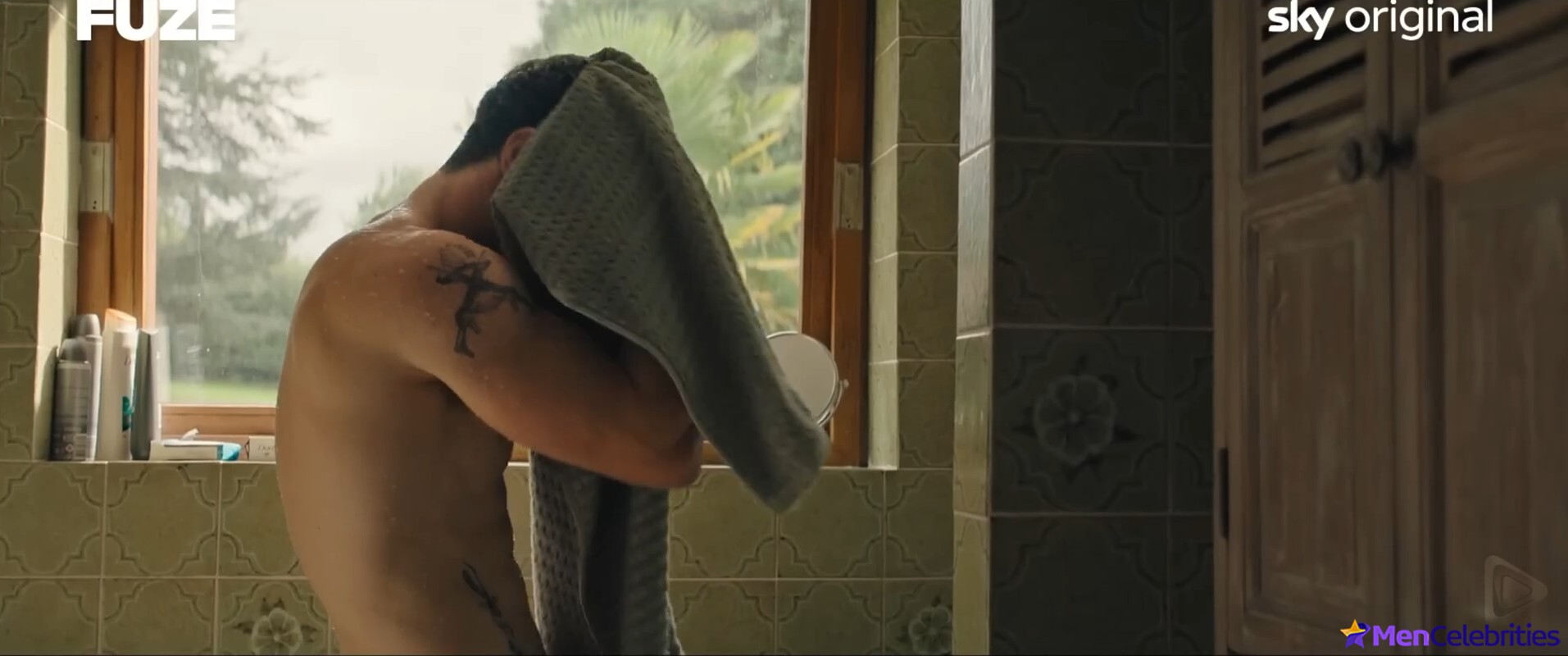 Aaron Taylor-Johnson Shirtless in His New Movie FUZE