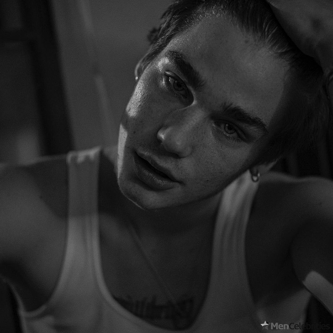 Alessandro Bedetti naked and sexy photos