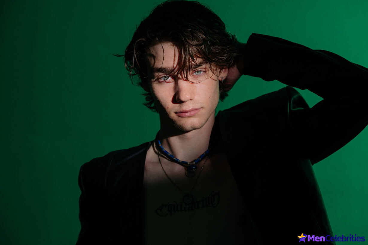 Alessandro Bedetti naked and sexy photos