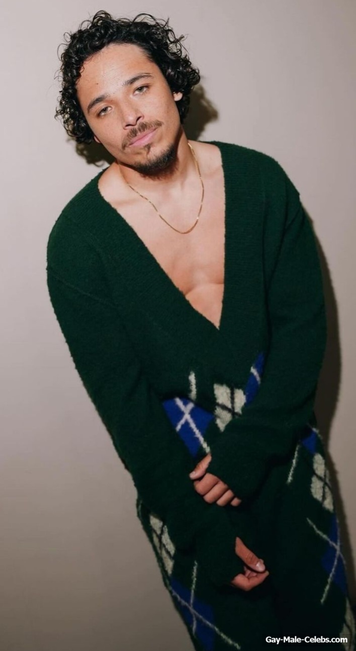 Anthony Ramos naked and bulge photos