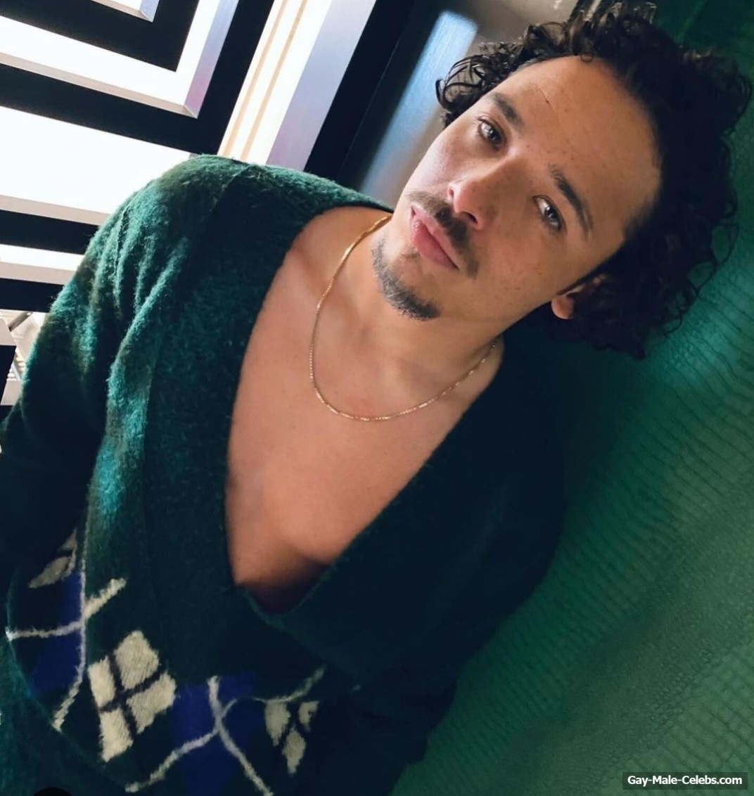 Anthony Ramos naked and bulge photos