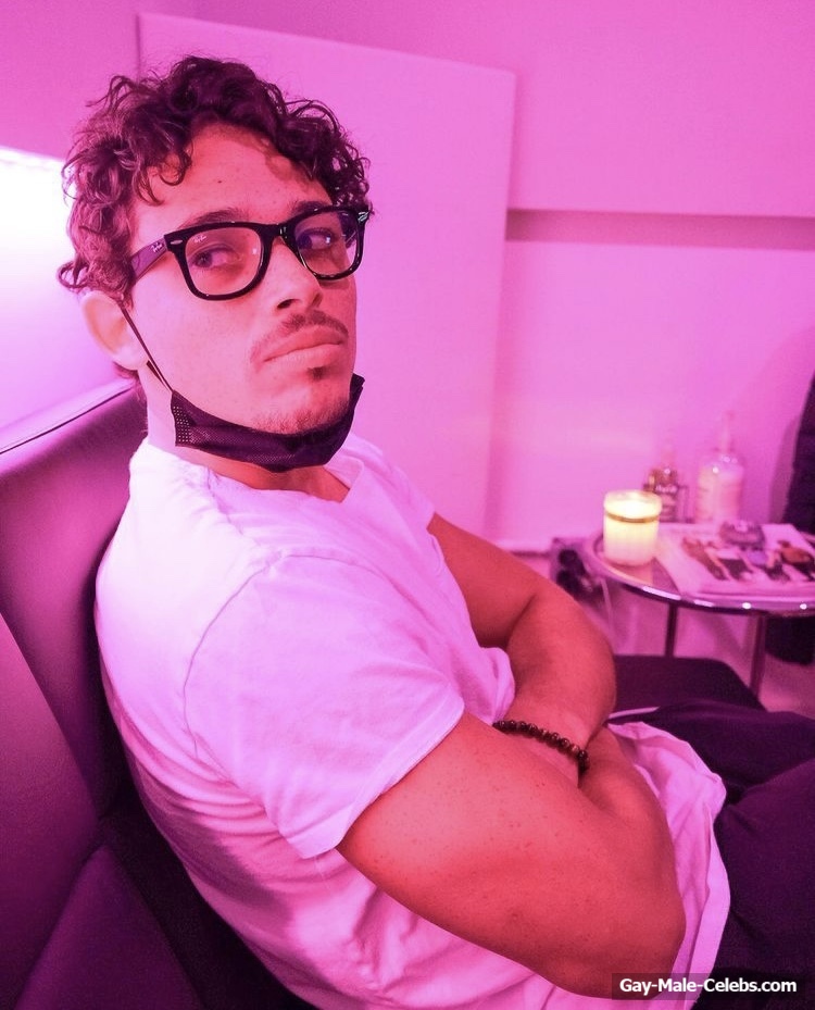 Anthony Ramos naked and bulge photos