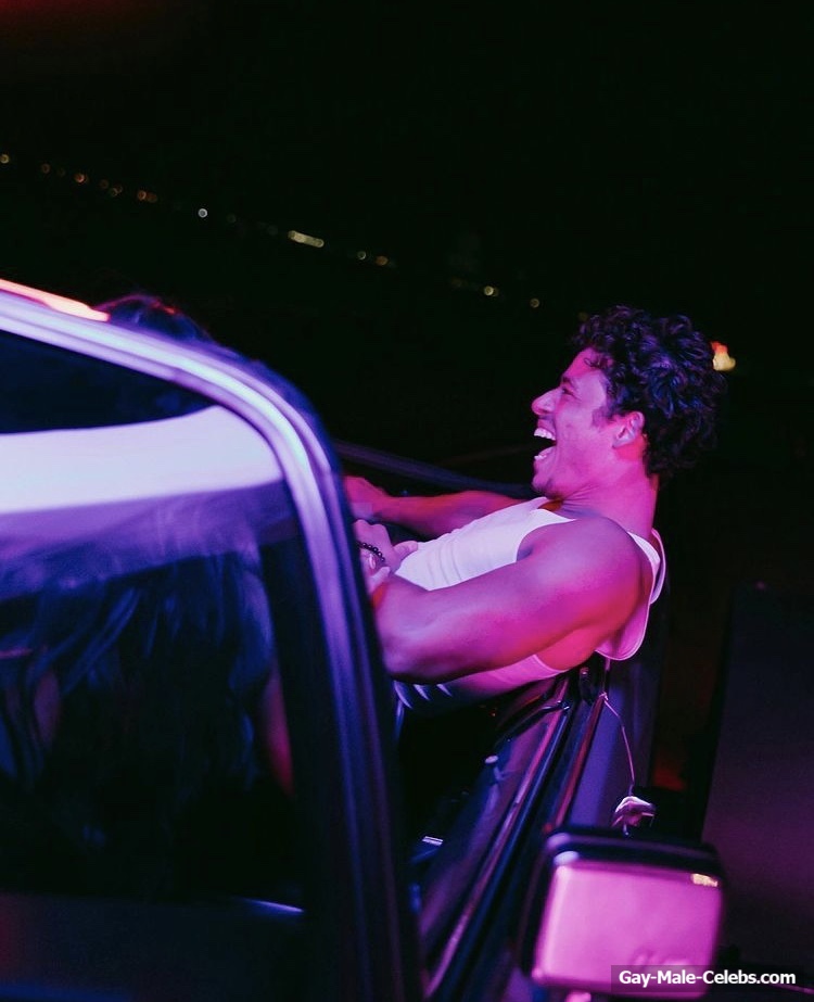 Anthony Ramos naked and bulge photos