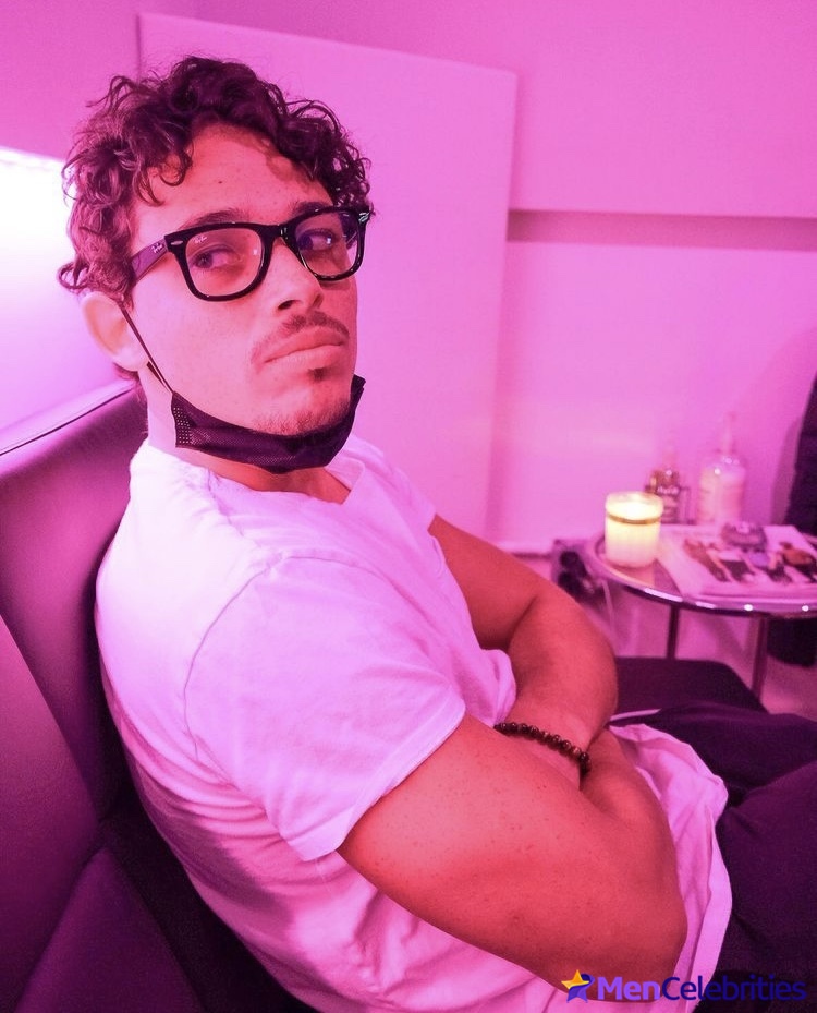 Anthony Ramos shirtless and bulge underwear pics