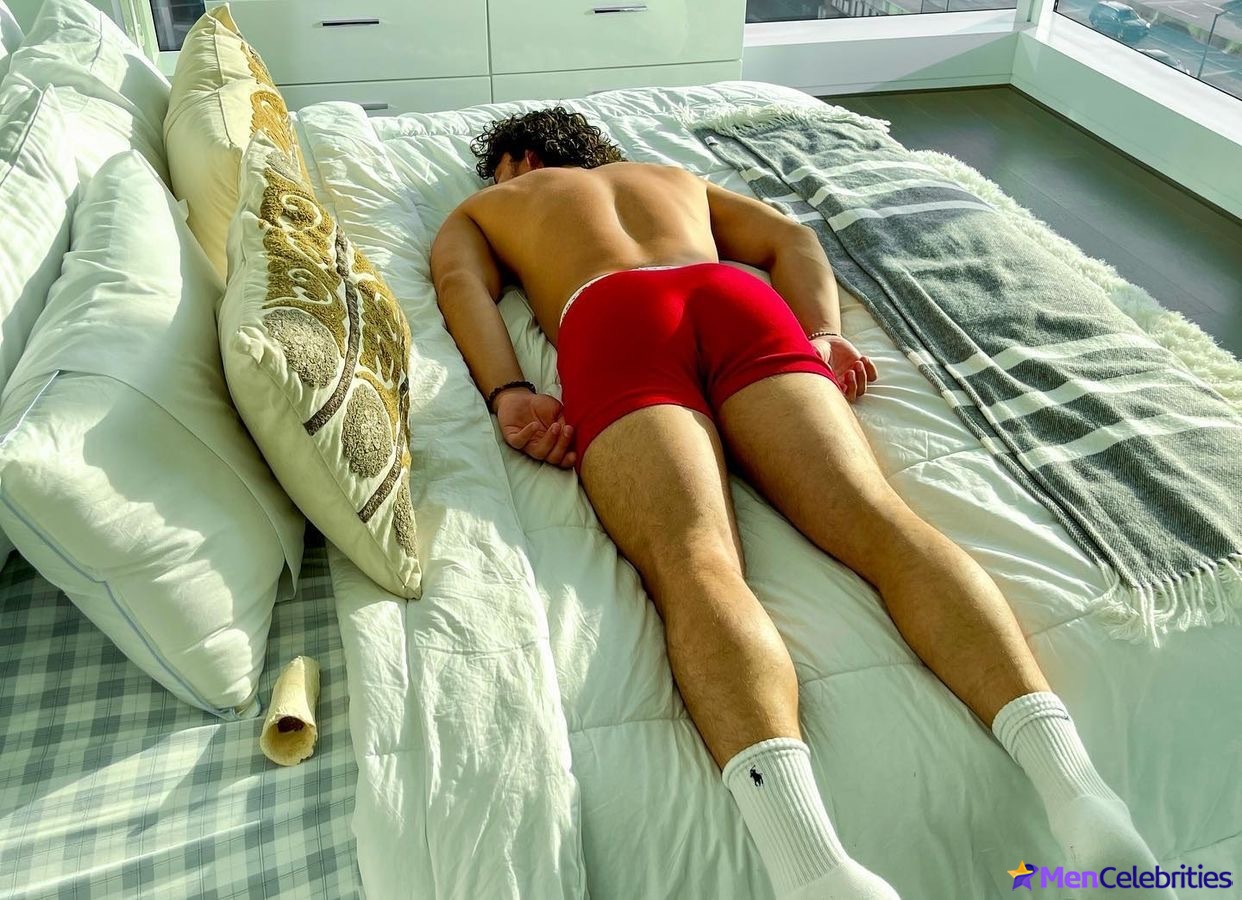 Anthony Ramos shirtless and bulge underwear pics