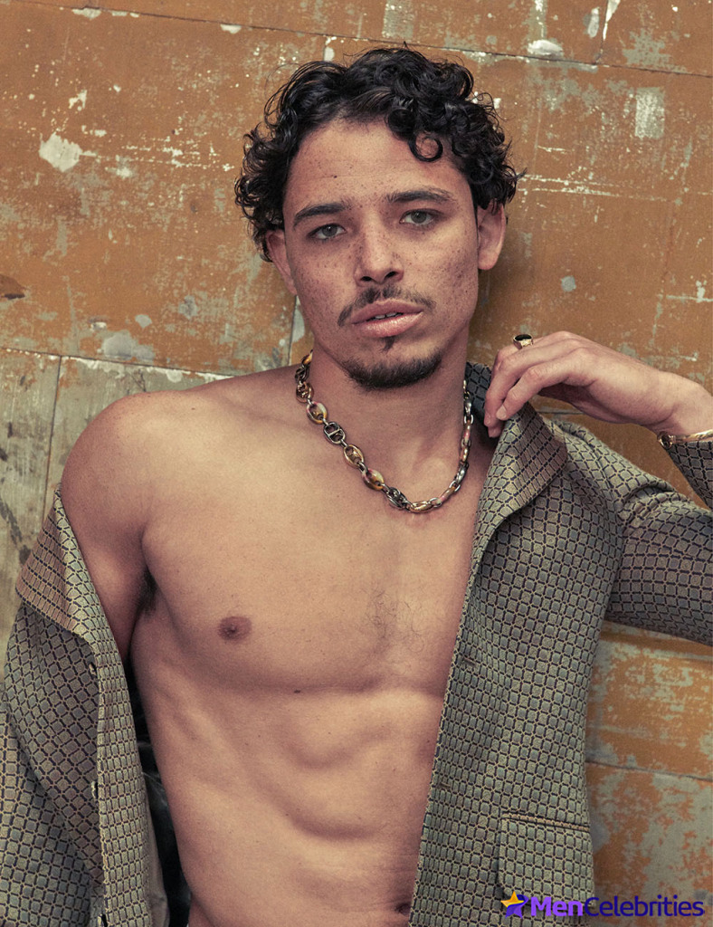 Anthony Ramos shirtless and bulge underwear pics