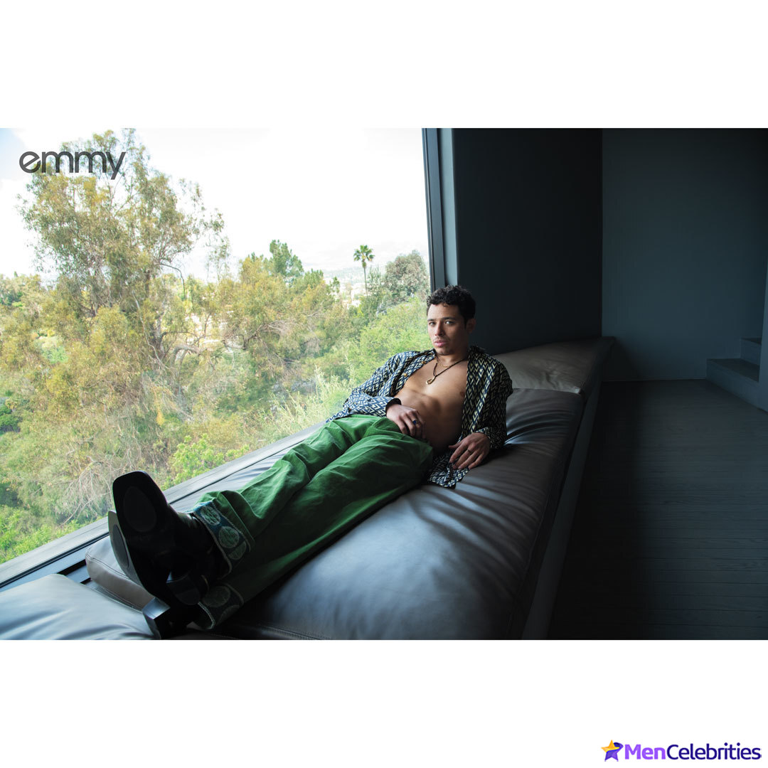 Anthony Ramos shirtless and bulge underwear pics