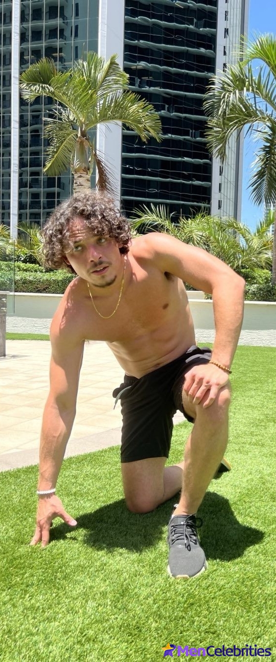 Anthony Ramos shirtless and bulge underwear pics