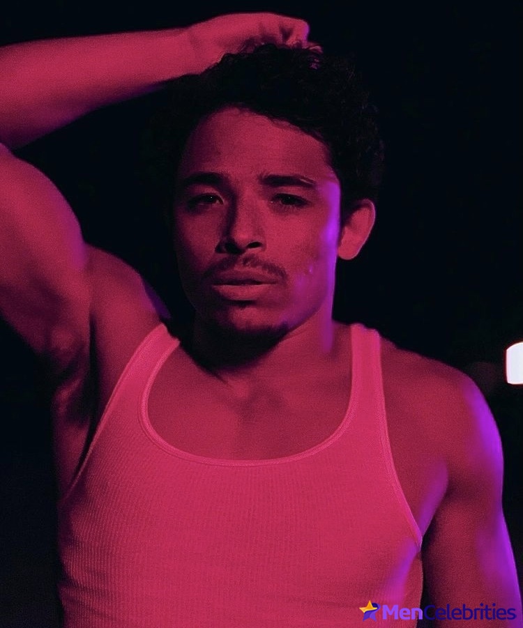 Anthony Ramos shirtless and bulge underwear pics