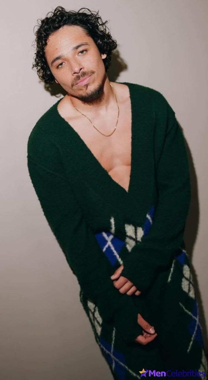 Anthony Ramos shirtless and bulge underwear pics