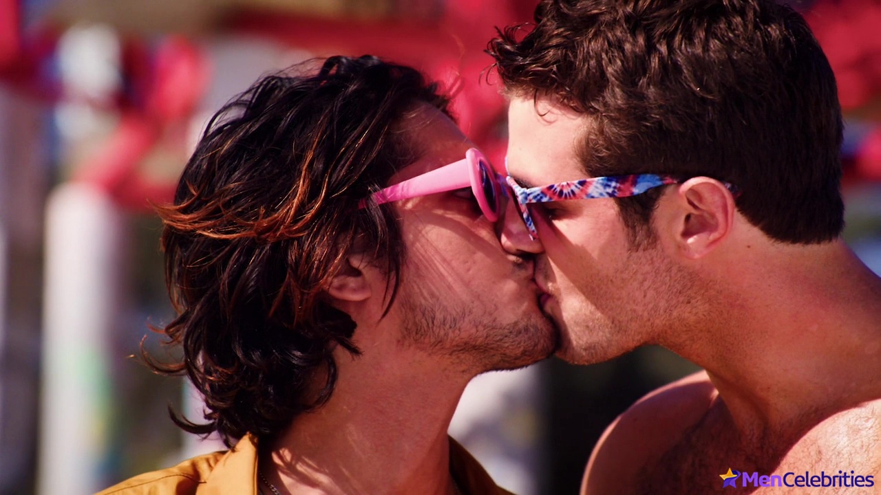 Avan Jogia gay kiss