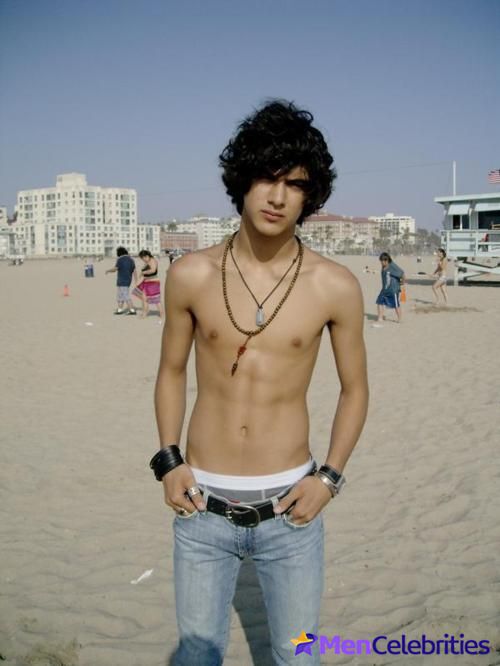 Avan Jogia beach photos