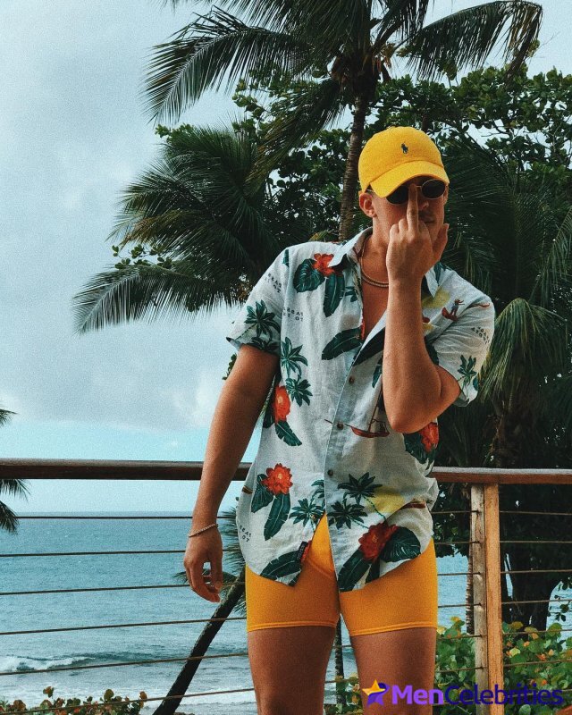 Bad Bunny cock bulge and erotic pics