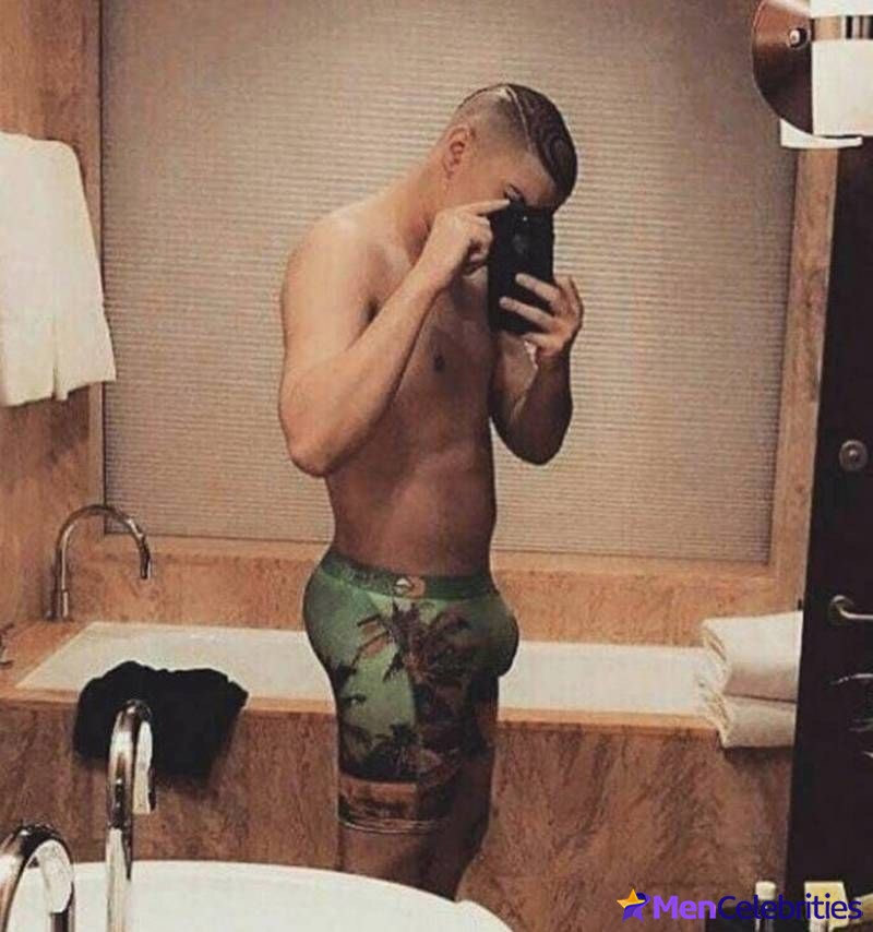 Bad Bunny dick bulge