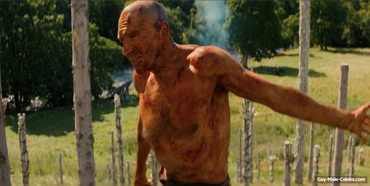 Ralph Fiennes shirtless