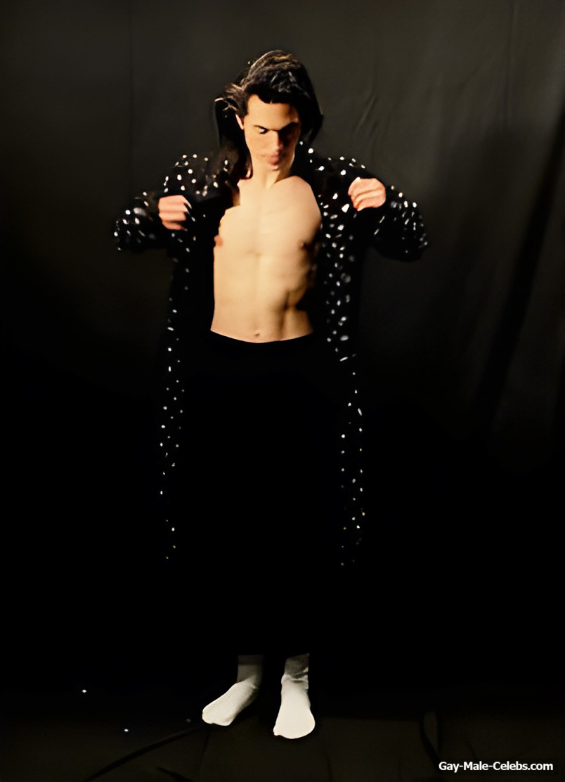 Conan Gray shirtless and sexy pics