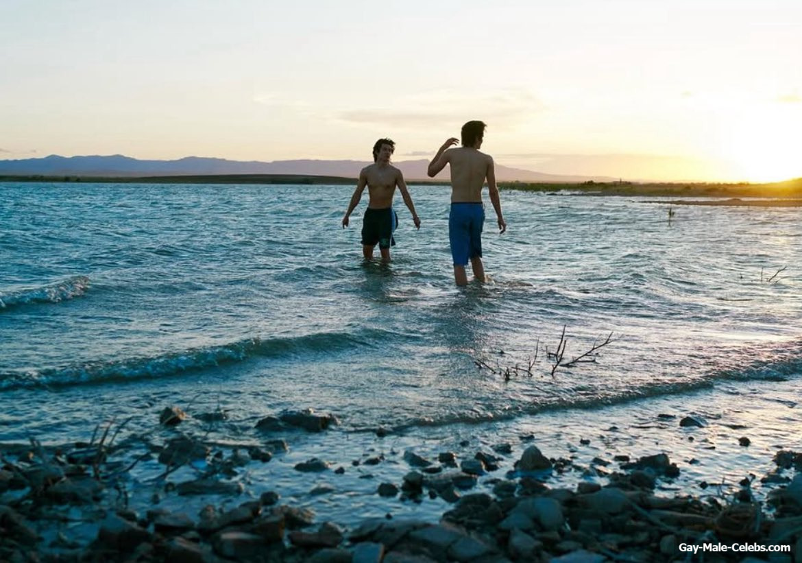 Conan Gray shirtless and sexy pics