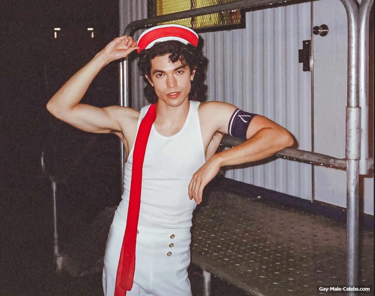 Conan Gray shirtless and sexy pics