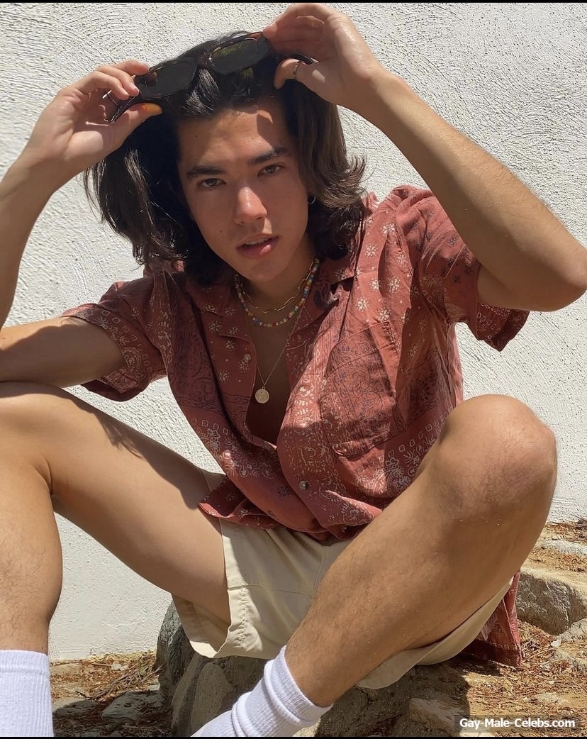 Conan Gray shirtless and sexy pics