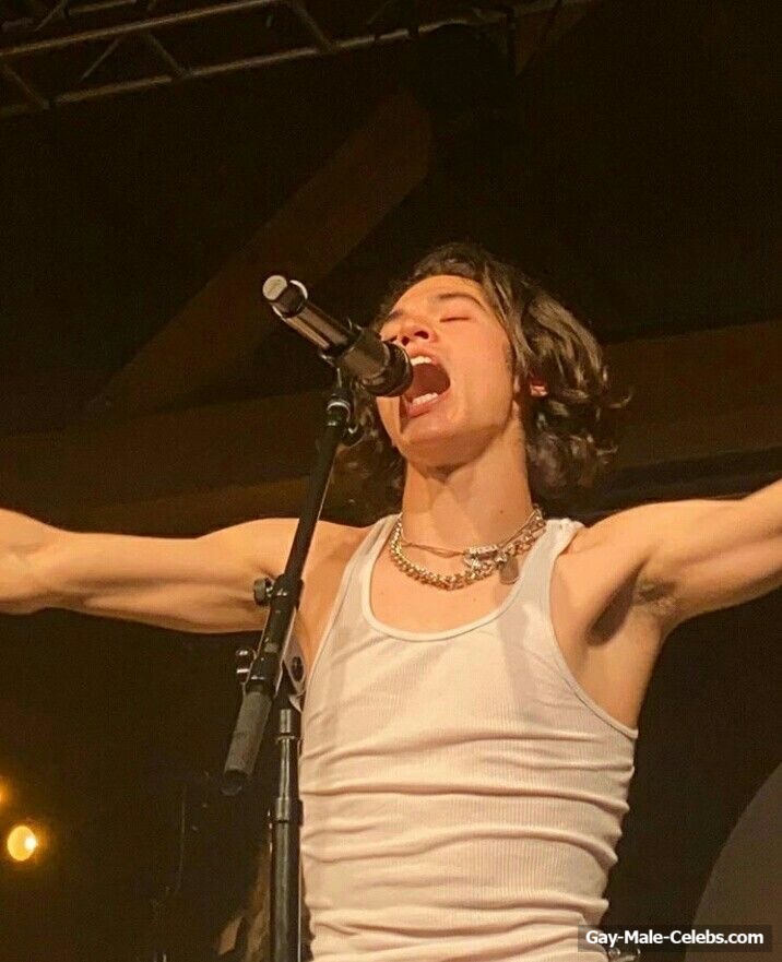 Conan Gray shirtless and sexy pics