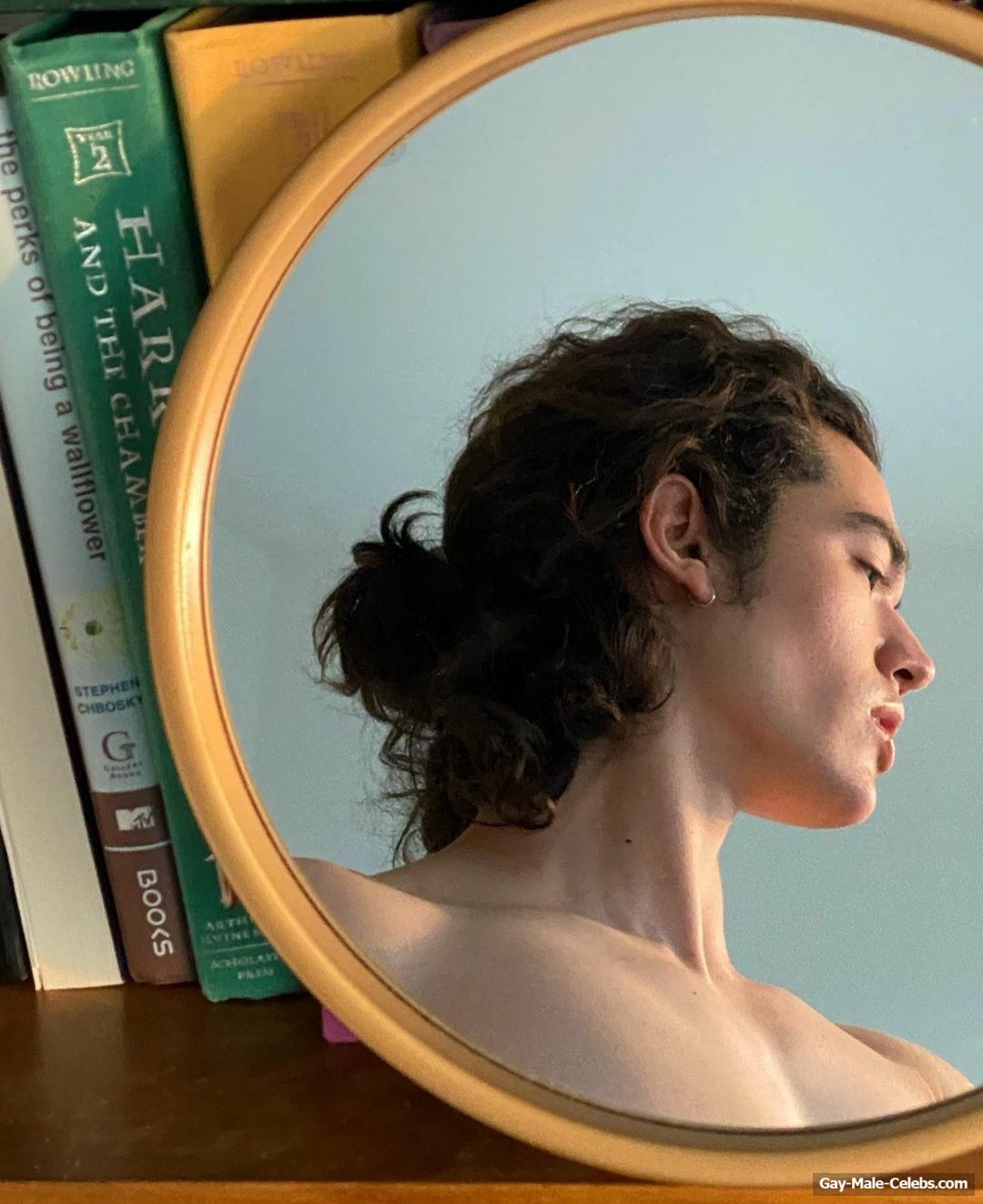 Conan Gray shirtless and sexy pics