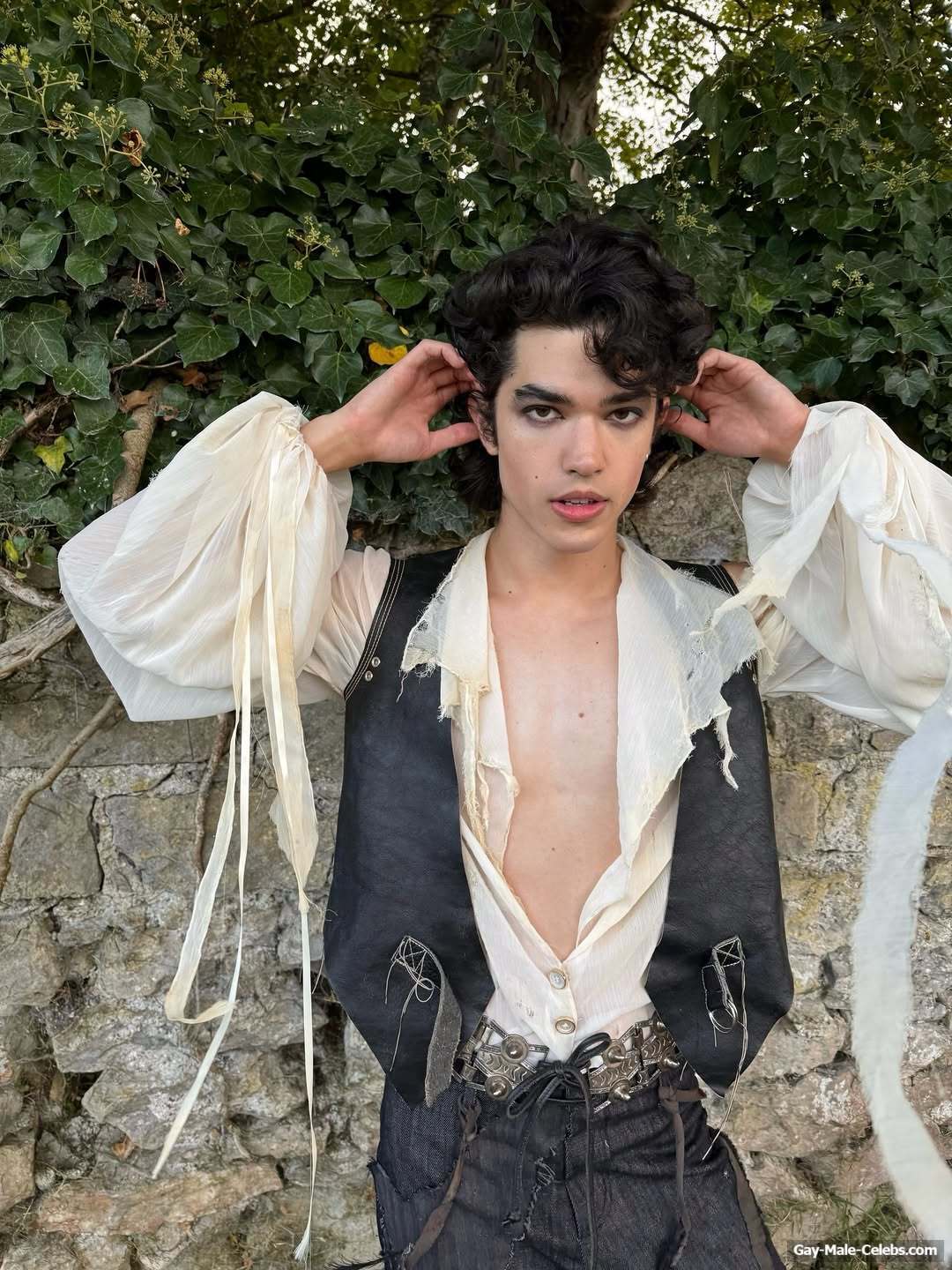 Conan Gray shirtless and sexy pics