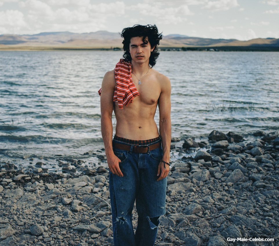 Conan Gray shirtless and sexy pics