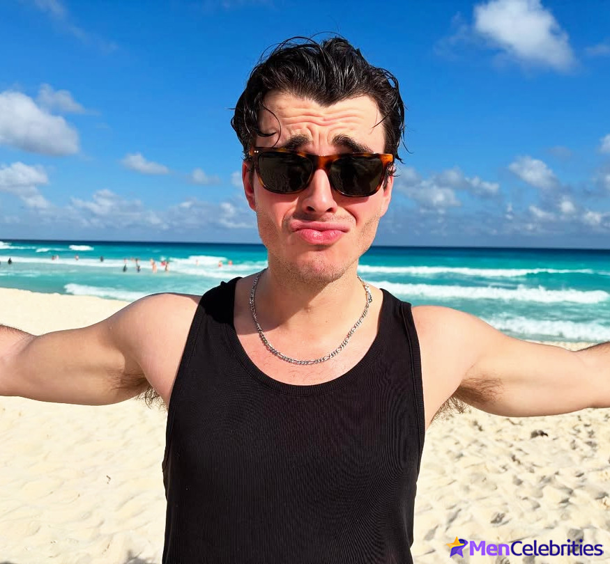 Corey Mylchreest shirtless and feet pics