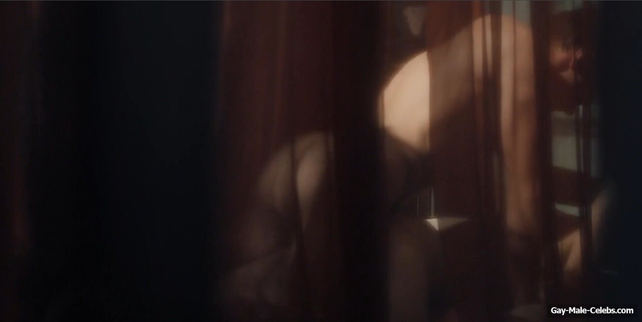 Finn Bennett naked ass