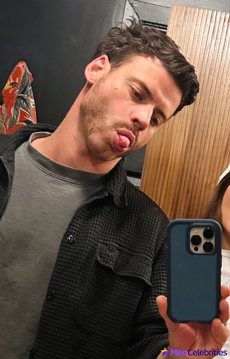 Francois Arnaud nude and underwear photos