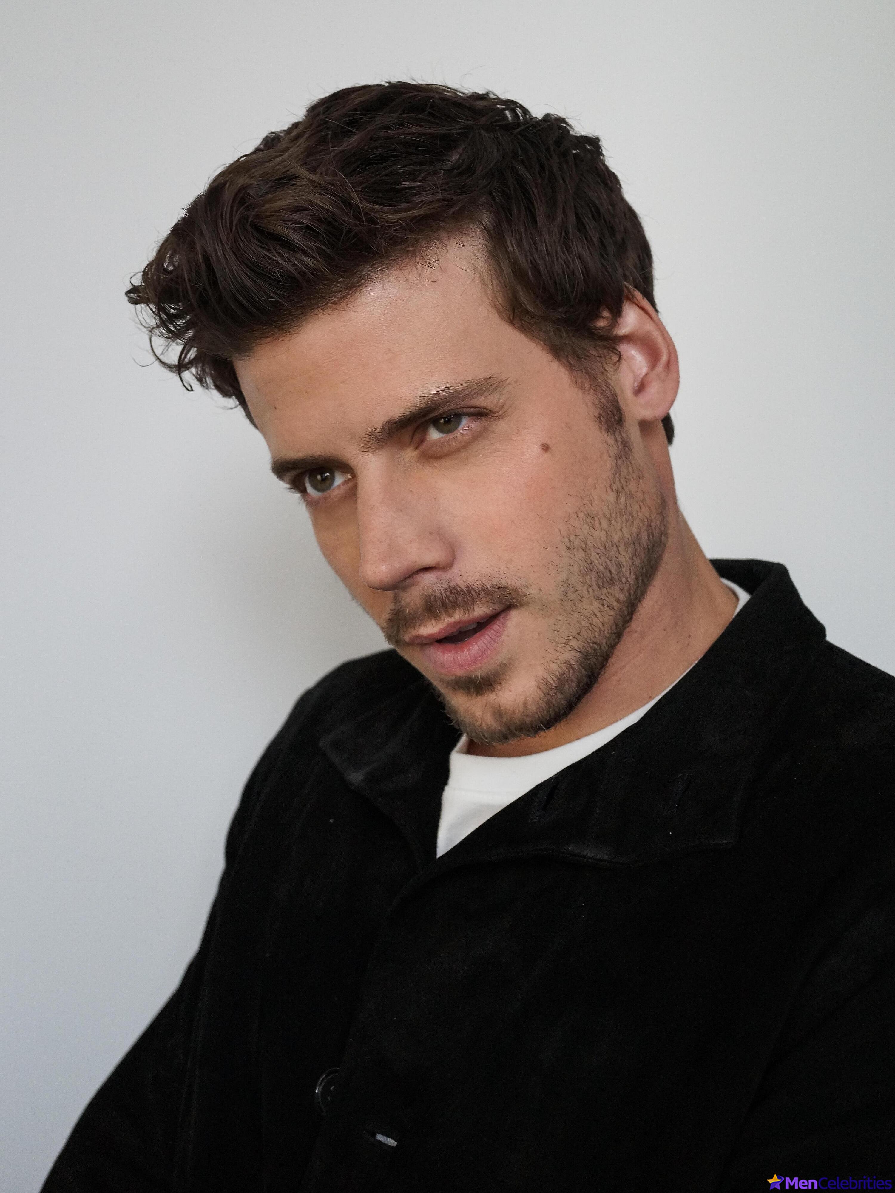 Francois Arnaud nude and underwear photos