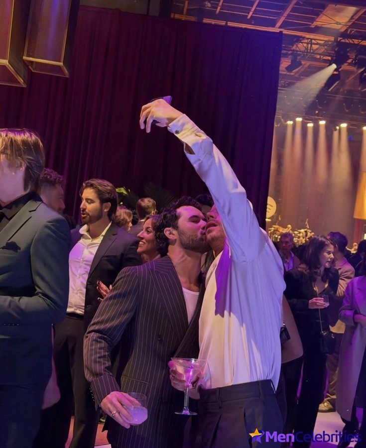 Francois Arnaud nude and underwear photos