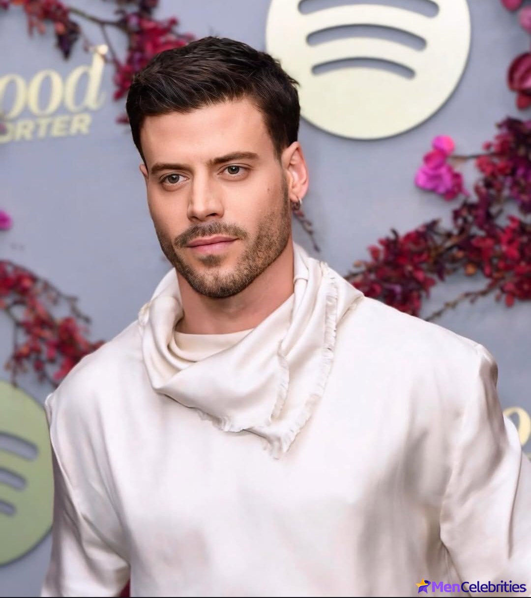 Francois Arnaud nude and underwear photos