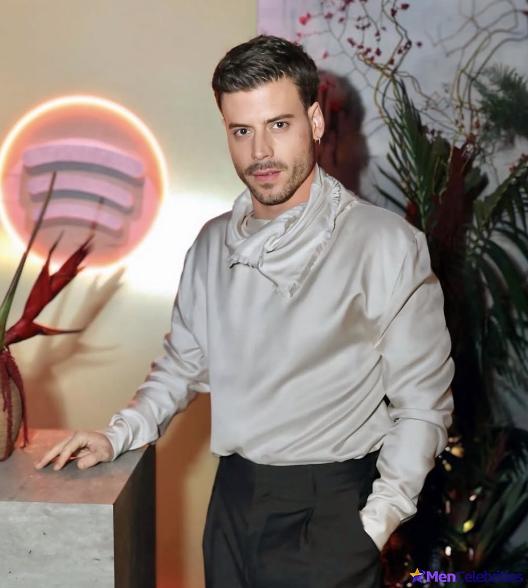 Francois Arnaud nude and underwear photos