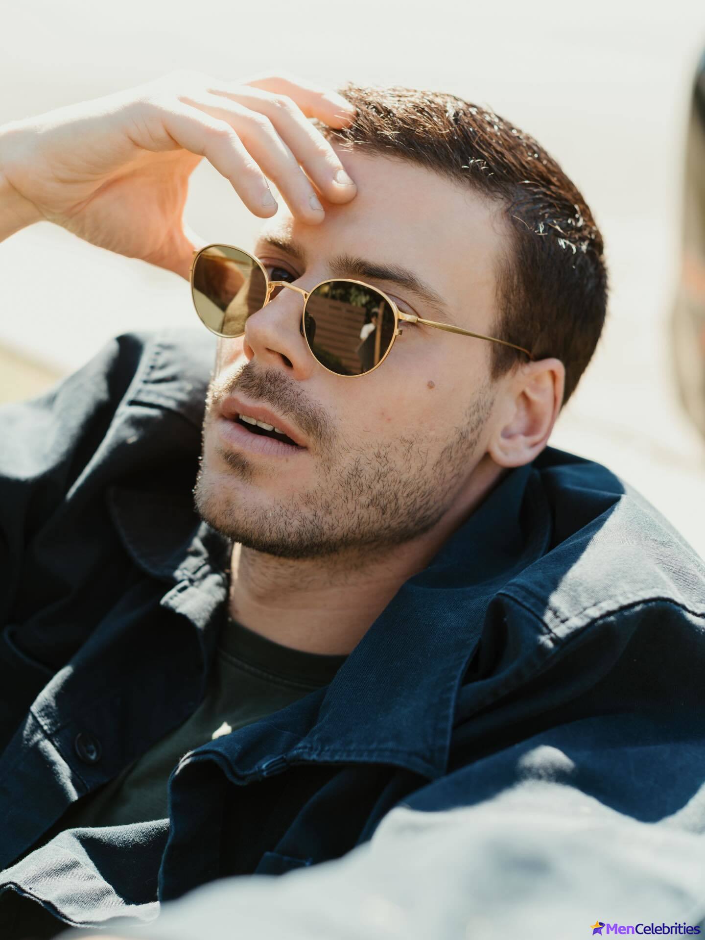 Francois Arnaud nude and underwear photos