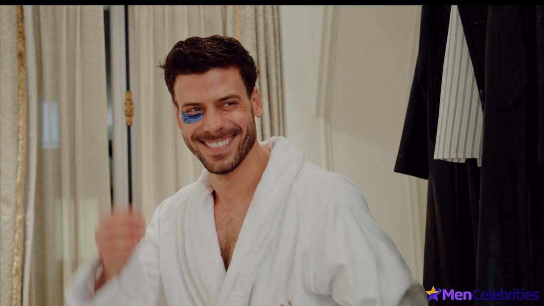 Francois Arnaud frontal nude and agy sex scenes