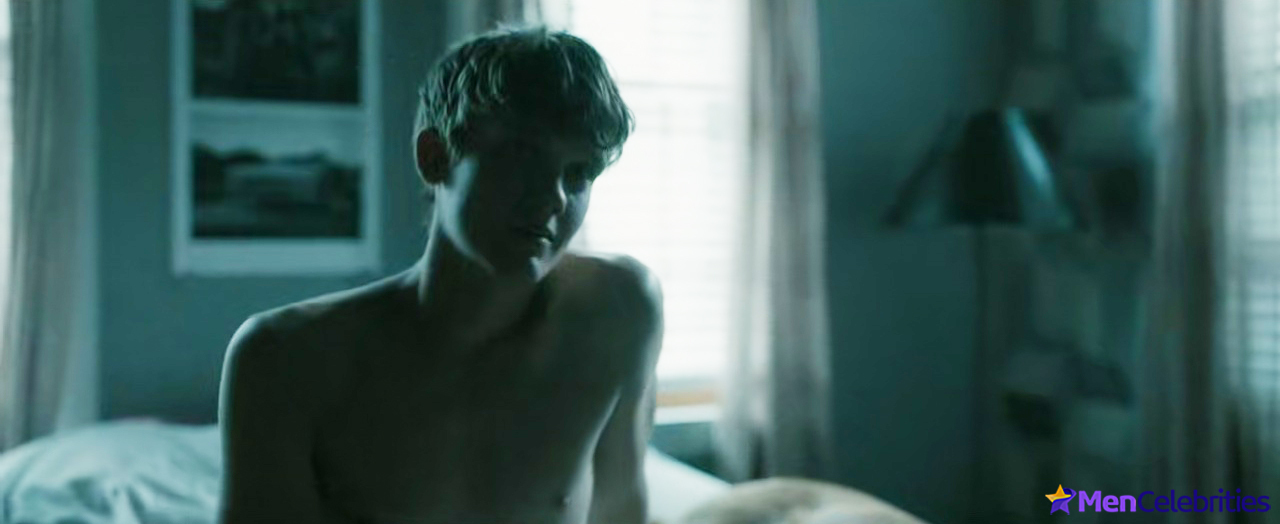 Hunter Doohan nude movie scenes